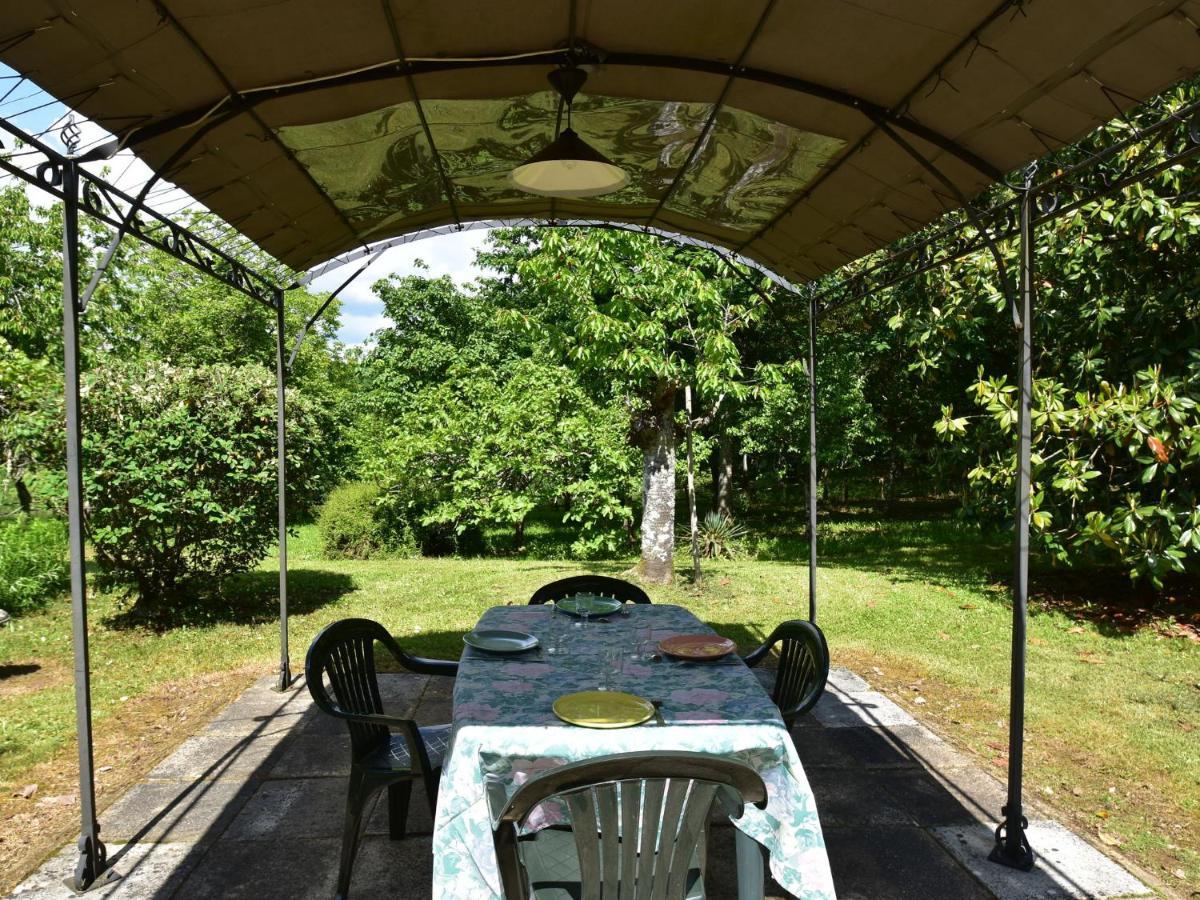 Cosy Holiday Home In Lantheuil With Garden Villefranche-du-Perigord ภายนอก รูปภาพ