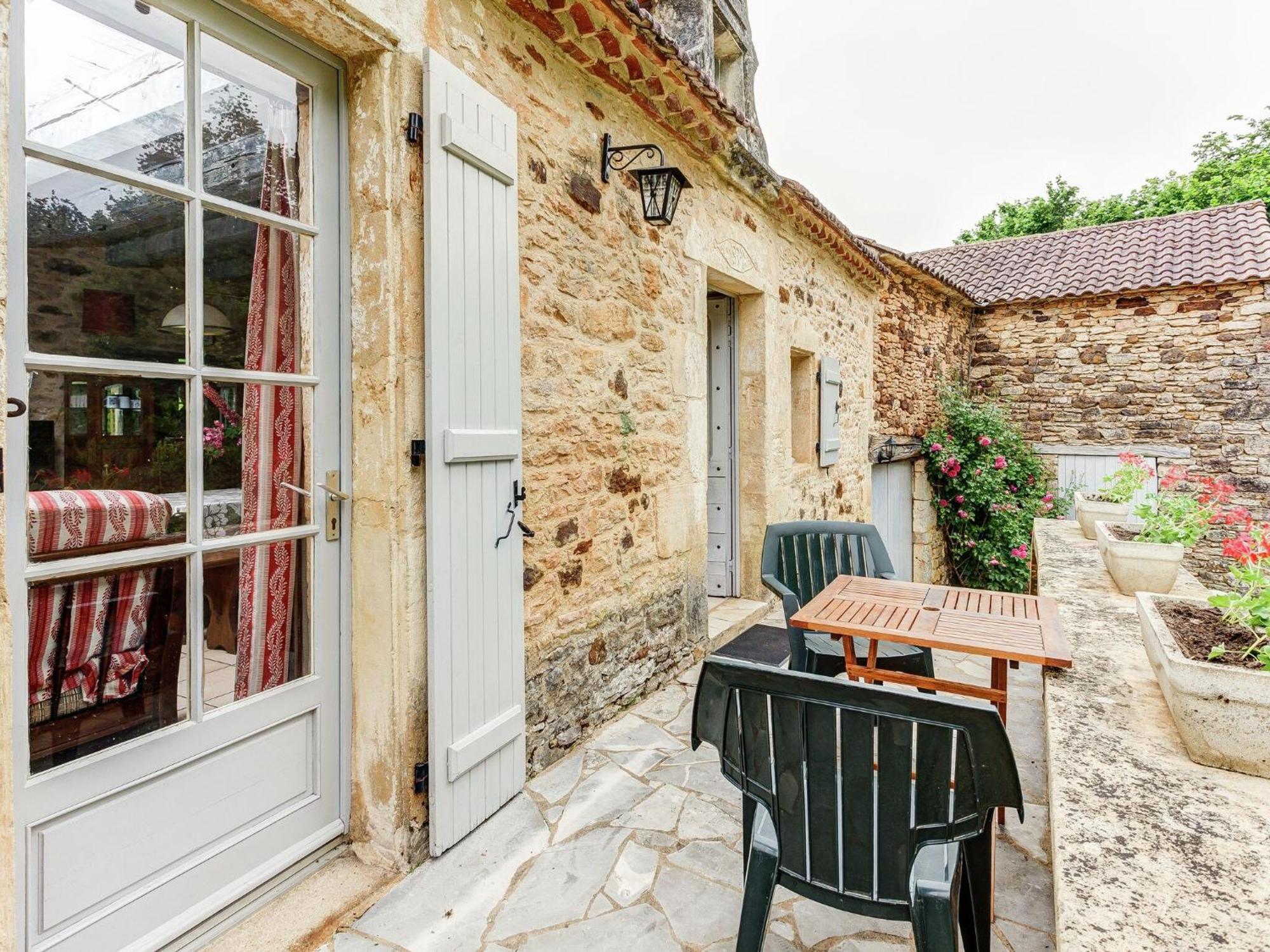 Cosy Holiday Home In Lantheuil With Garden Villefranche-du-Perigord ภายนอก รูปภาพ