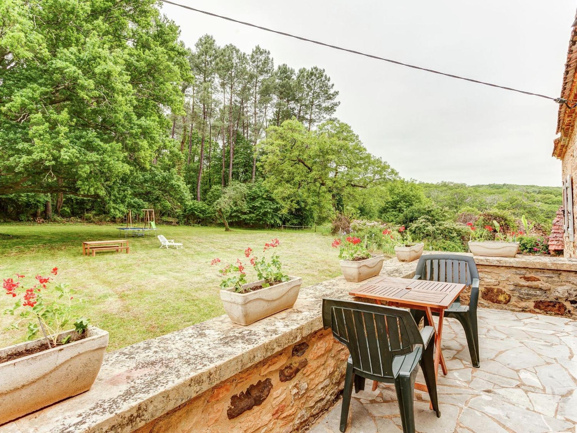 Cosy Holiday Home In Lantheuil With Garden Villefranche-du-Perigord ภายนอก รูปภาพ