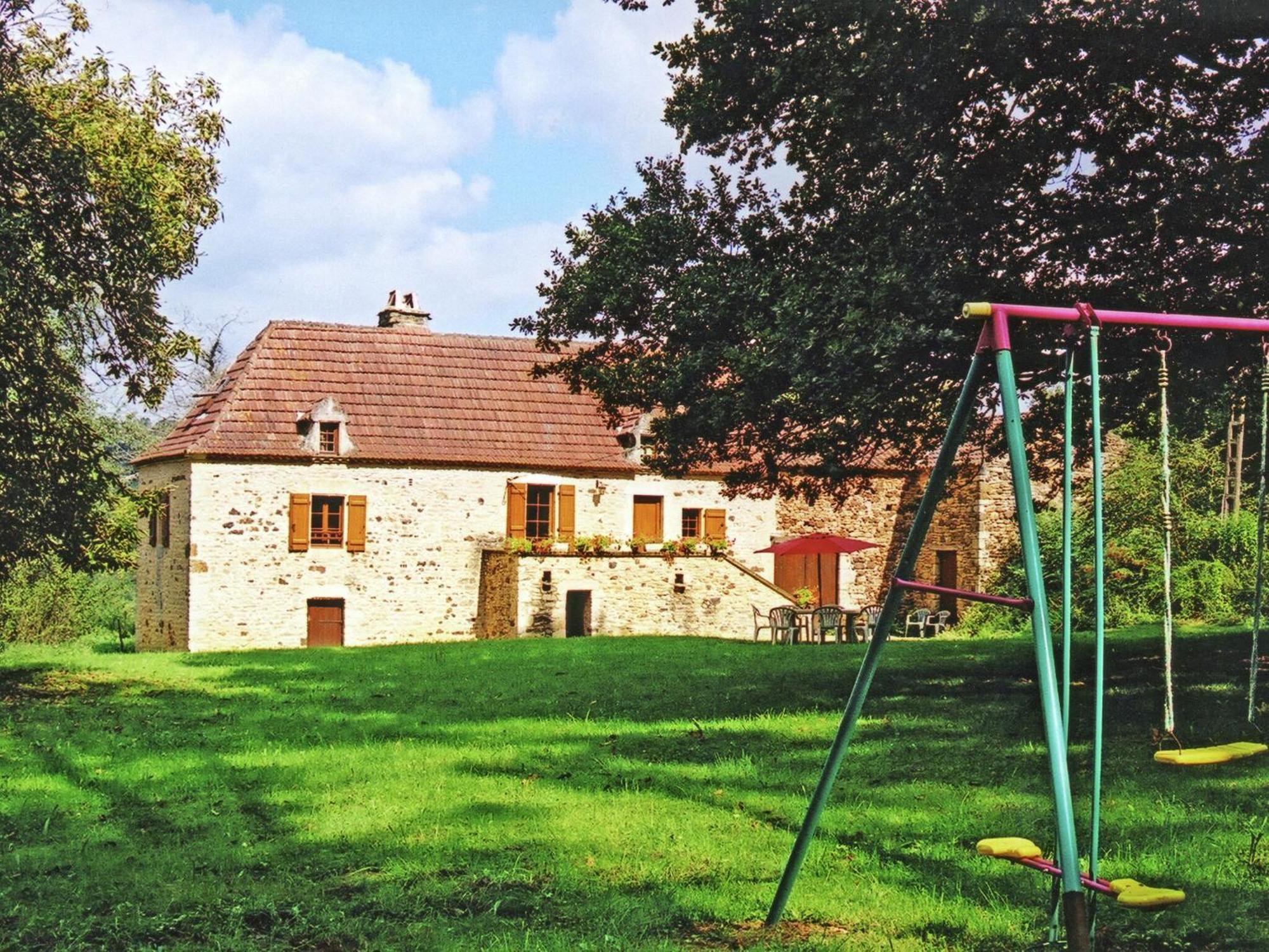 Cosy Holiday Home In Lantheuil With Garden Villefranche-du-Perigord ภายนอก รูปภาพ